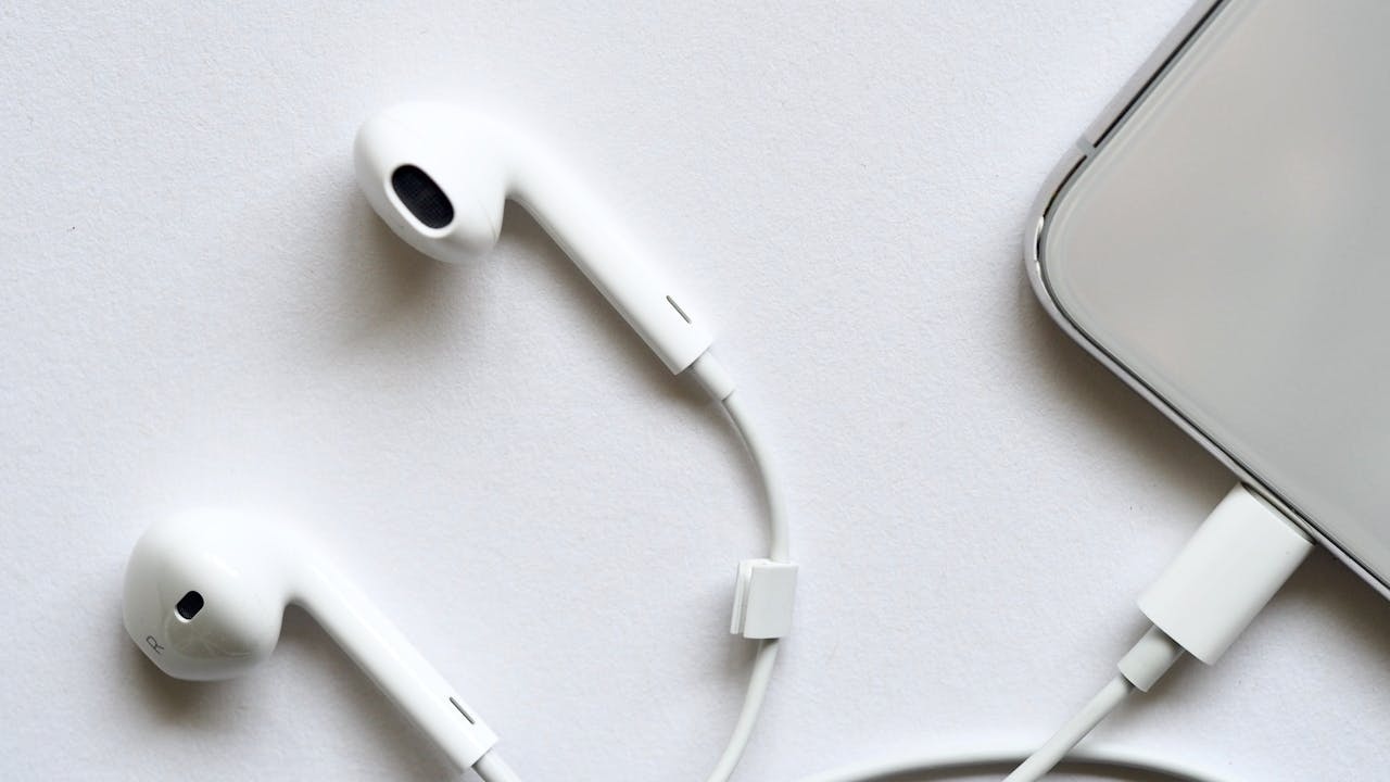 Rekomendasi headset Type-C terbaik 2025