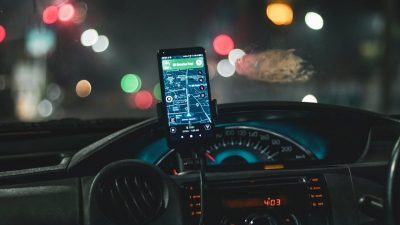 Rekomendasi holder HP untuk mobil